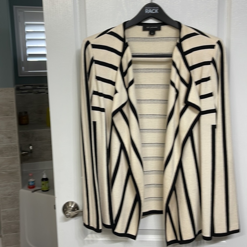 Beautiful St John jacket - Picture 2 of 4